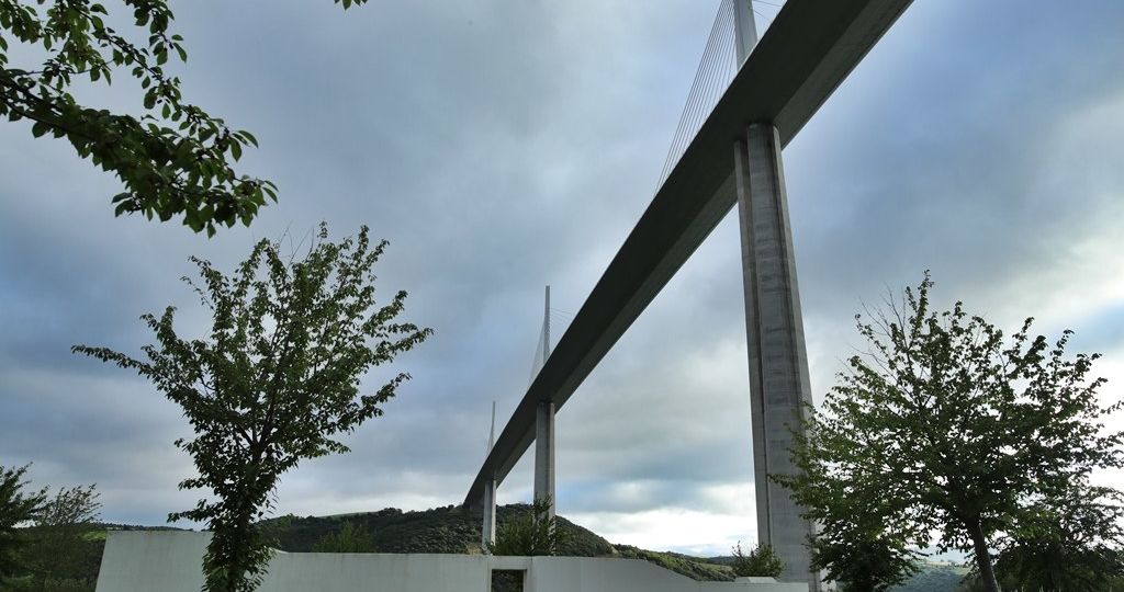 aire des cazalous viaduc de millau 13